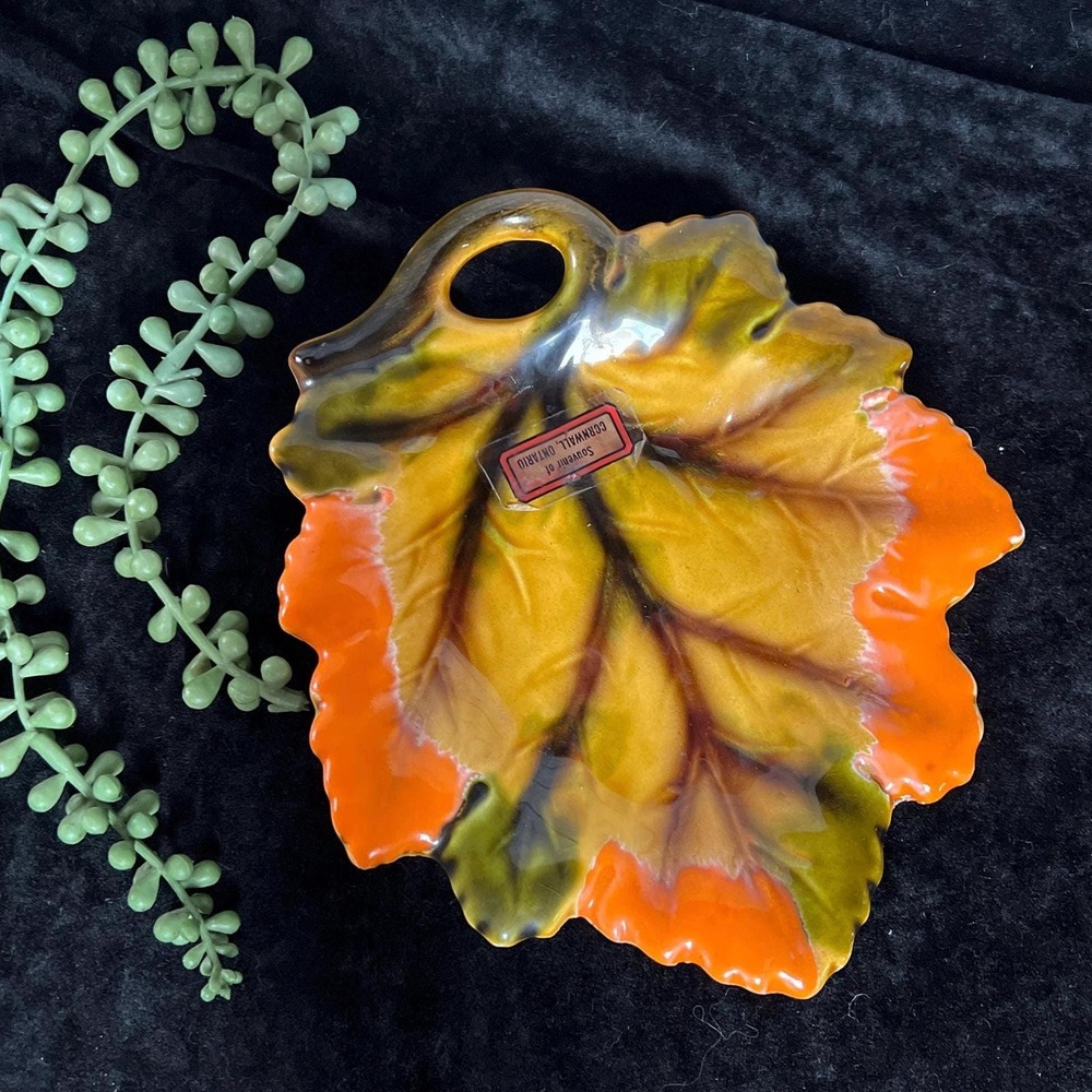 Vintage Giftcraft Pottery Leaf Trinket Dish * Souvenir * Cornwall, Ontario